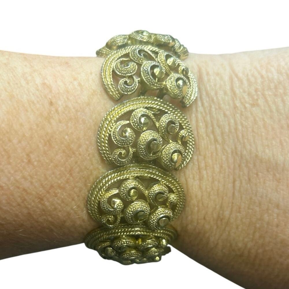 Vintage chunkyGold Tone Filigree Bracelet Boho Ornate Scroll Link Statement 7.5 - Picture 1 of 6